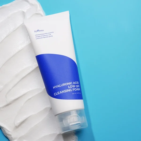 Isntree Hyaloronic Acid low-PH Cleansing Foam