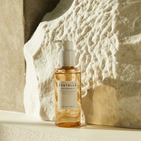 SKIN1004 Madagascar Centella Light Cleansing Oil 200ml SKIN1004 Madagascar Centella Light Cleansing Oil 200ml